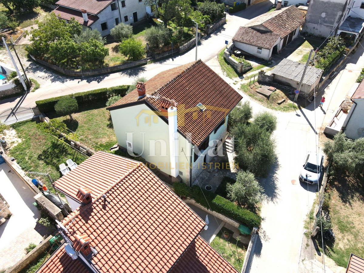 Casa indipendente con appartamento, cantina e garage con vista mare, Buje